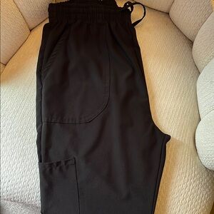 Women’s Black Scrub Pants with cargo pockets, relaxed Fit and Elastic Waistband